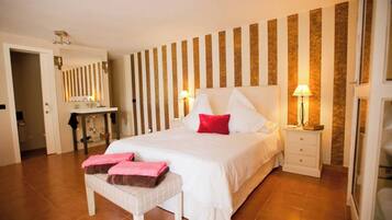 1 slaapkamer, een strijkplank/strijkijzer, wifi, beddengoed