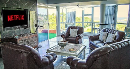 IDEAL Family Holiday Home / 8-bedroom house in Ramsgate with calming sea views