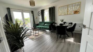 Apartment, 2 Bedrooms | Living room