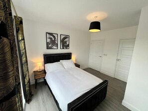 Apartment, 2 Bedrooms | 2 bedrooms - Modern 2 Bedroom Apartment (Sittingbourne)