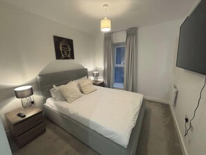 Apartment | 2 bedrooms, iron/ironing board, free WiFi, bed sheets - Beaufort Park - 2 Beds - 2 Bathrooms (London)