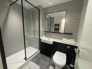 Apartment | Bathroom - Beaufort Park - 2 Beds - 2 Bathrooms (London)