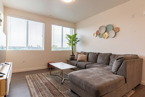 Santa Ana Delightful 4 Bedroom House