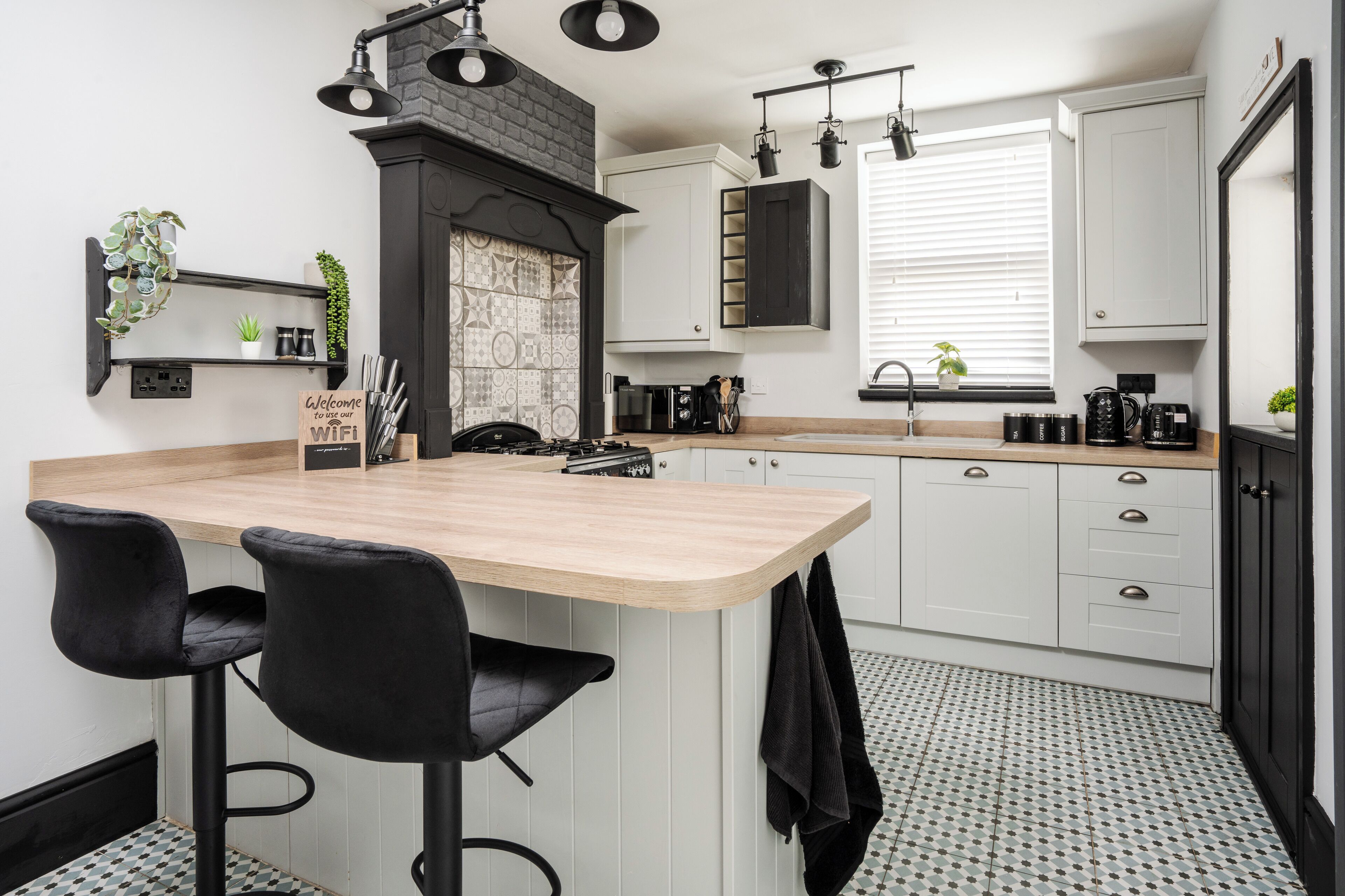 Frigorifero, microonde, forno, piano cottura
