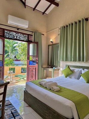 Family Condo | Egyptian cotton sheets, premium bedding, desk, laptop workspace