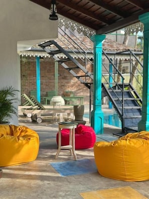 Lobby lounge