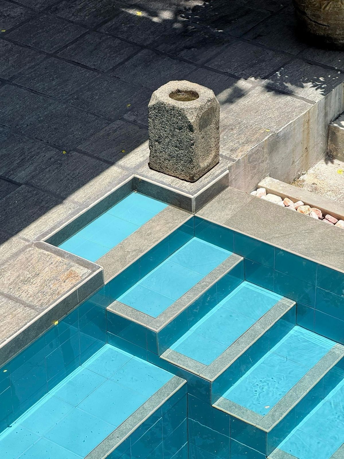 8 outdoor pools