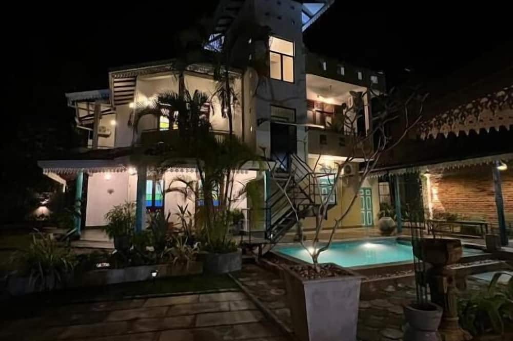 The Vitamin Sea Villa