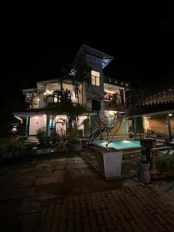 Exterior detail. The Vitamin Sea Villa