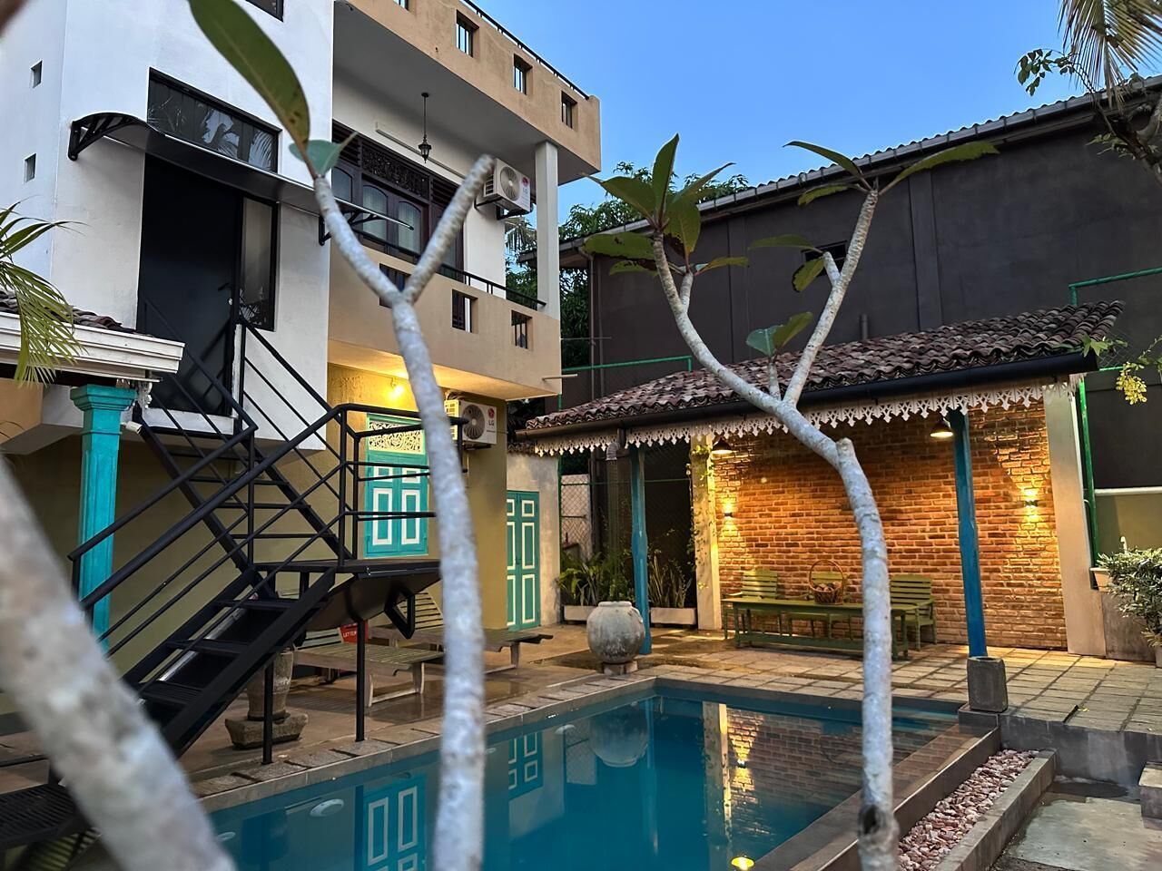 8 من حمّامات السباحة الخارجية