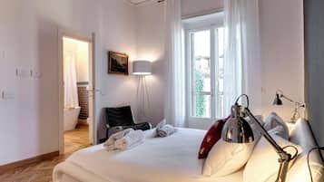 4 bedrooms, iron/ironing board, free WiFi