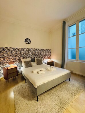 2 bedrooms, iron/ironing board, internet, bed sheets