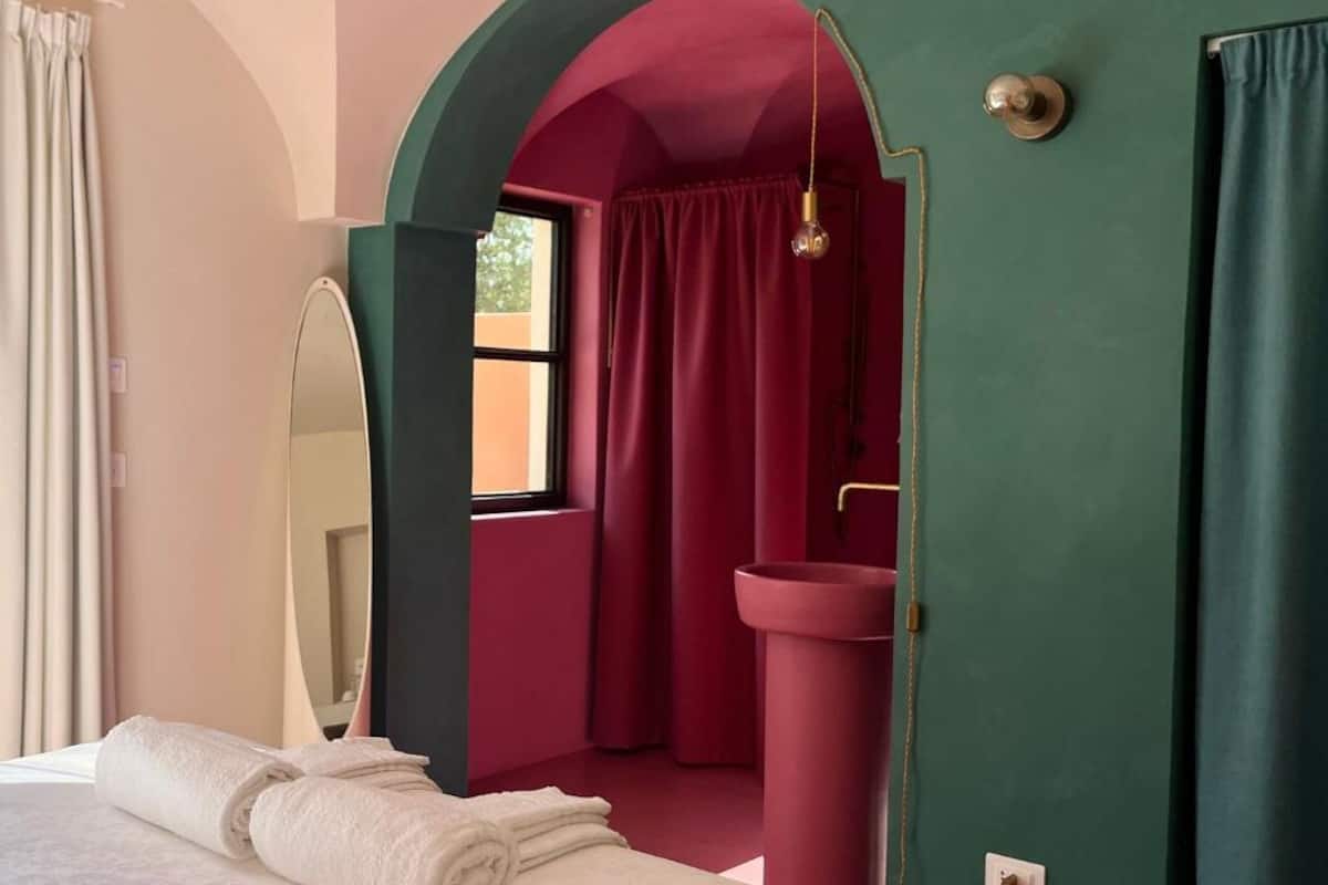 Minibar, in-room safe, blackout curtains, free WiFi
