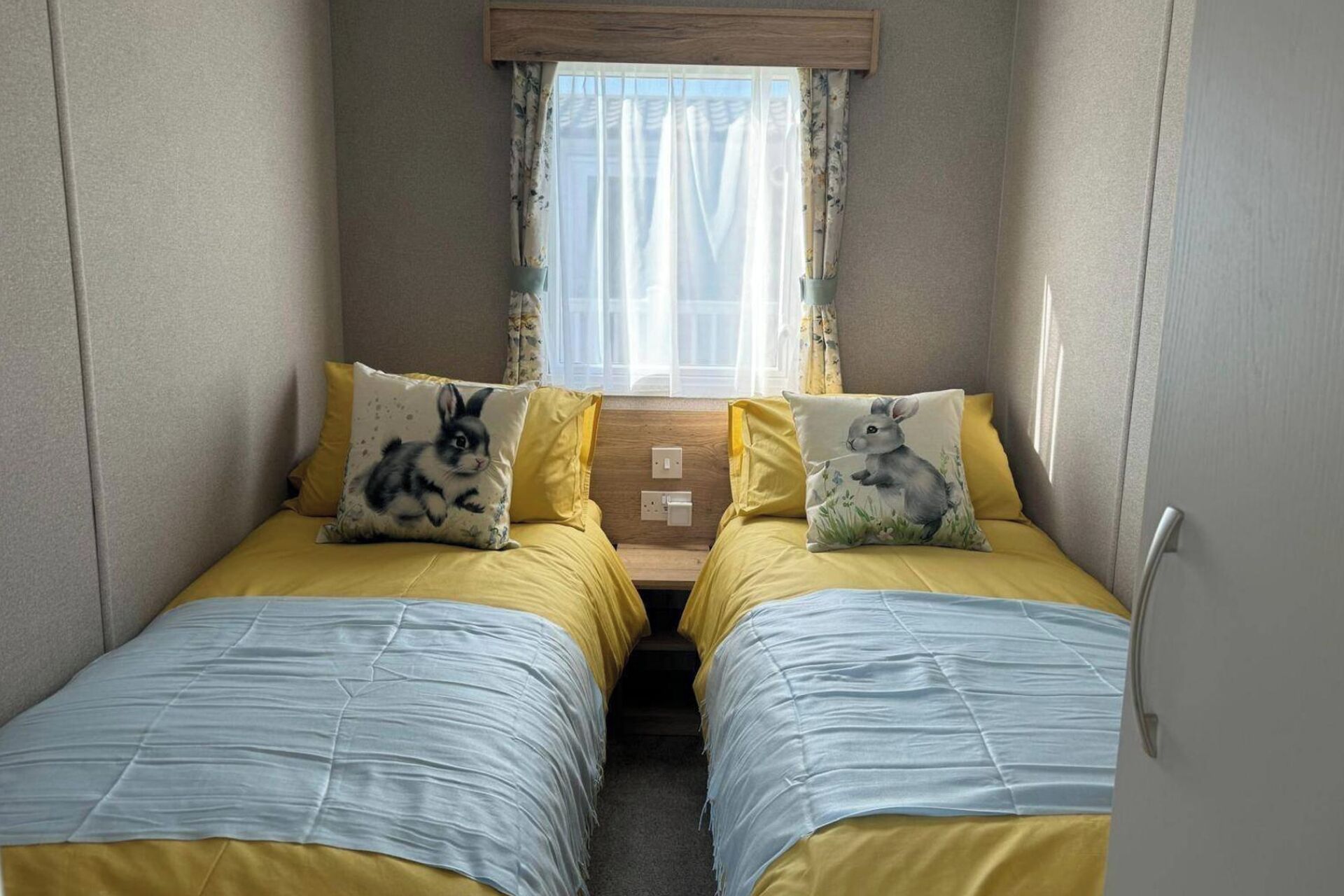 2 kamar tidur, setrika/meja setrika, Wi-Fi gratis, dan seprai linen