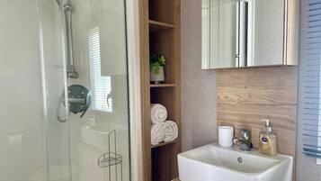 Shower dan handuk