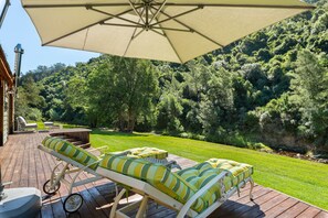 Cabin | Terrace/patio - Amazing Riverside Retreat With Hot Tub & Ecopool (Mossel Bay)