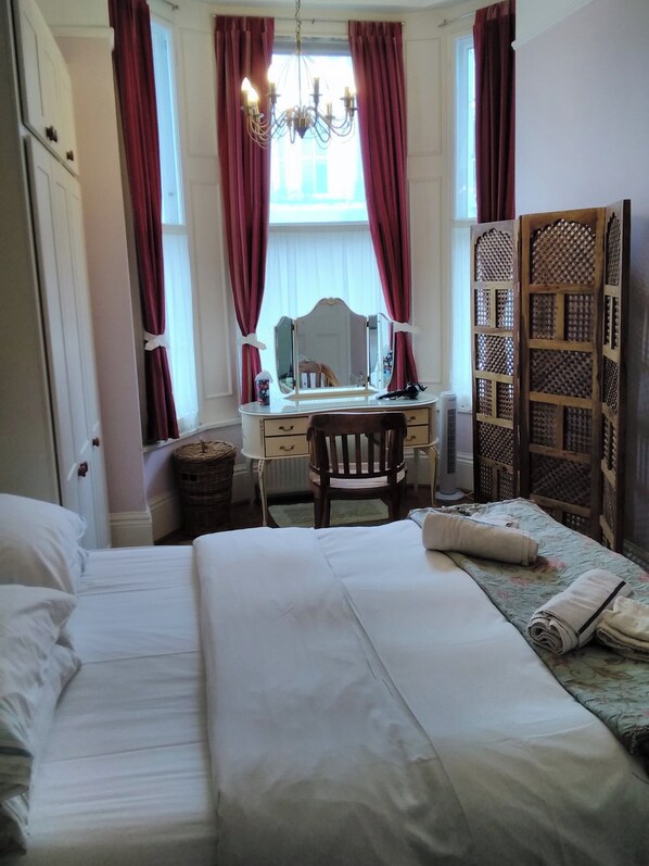 1 bedroom, iron/ironing board, free WiFi, bed sheets - Beautiful 1-bed Apartment in Kensington, London (London)