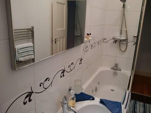 Apartment | Bathroom | Combined shower/tub, deep soaking tub, towels