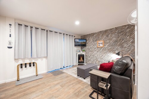 Stunning Deluxe King Studio  #124 at Donner Lake Village