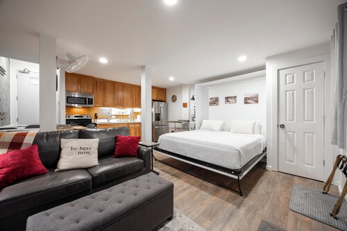 Stunning Deluxe King Studio #124 at Donner Lake Village