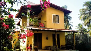 Exterior - Terrific 4-bedrooms beach house with AC, WiFi, privacy with green area. (São Miguel do Gostoso)