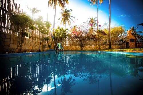 Terrific 4-bedrooms beach house with AC, WiFi, privacy with green area.