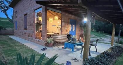 Cozy 1-bedroom chácara in charming Engenheiro Coelho with AC, fitness room, WiFi