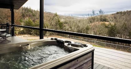 Pet Friendly, Hot Tub, Fenced In Yard, Fire Pit