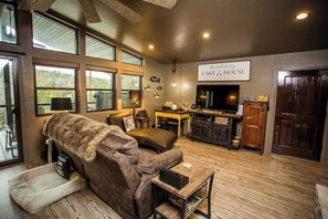 TV, lareira, DVD player, escritórios