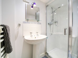 Doccia, asciugacapelli, asciugamani, sapone