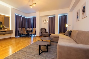 Comfort appartement, 1 slaapkamer | Woonruimte | Flatscreentelevisie