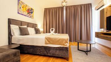 Comfort Studio Suite | 1 bedroom, blackout drapes, soundproofing, iron/ironing board
