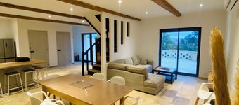 Magnificent 9-person house close to town center.