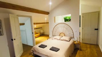 4 bedrooms, WiFi, bed sheets