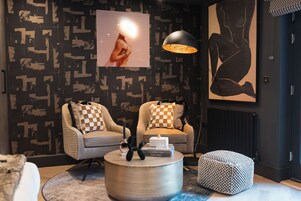 Suite de lujo, 1 habitación, patio | 1 dormitorio, ropa de cama de alta calidad, colchones viscoelásticos