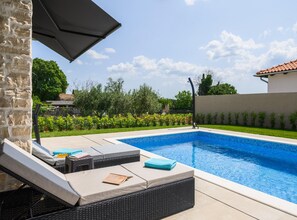 Villa | Pool | Indoor pool, outdoor pool - Villa in Serene Location (Kanfanar)