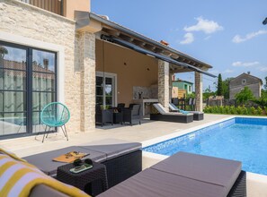 Villa | Pool | Indendørs pool, udendørs pool