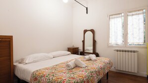 Room - Elegant apartment in Trastevere- Bolognese 45 (Rome)