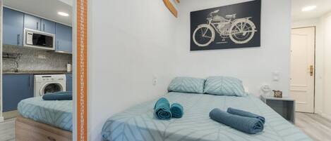 Desk, iron/ironing board, travel cot, WiFi
