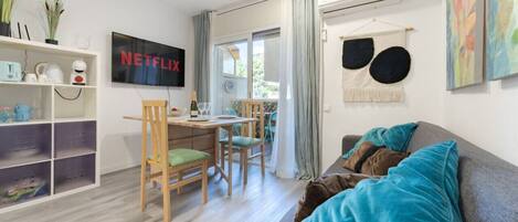 Fernseher, Tischtennisplatte