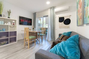 TV, table tennis - Salou (3pax) Charm & Cozy | Lovely | AC | WiFi (Salou)