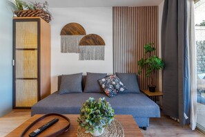 TV, mesa de pingue-pongue