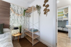 2 bedrooms, desk, iron/ironing board, WiFi