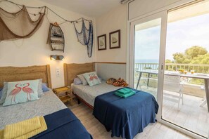 2 bedrooms, desk, iron/ironing board, travel cot - Salou Luxe Stay | Chill-out | Cozy ( 2BR ) Parking (Salou)