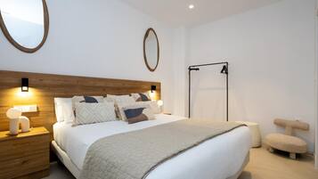 2 bedrooms, iron/ironing board, internet, bed sheets