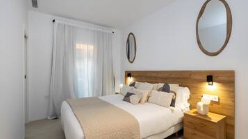 2 bedrooms, iron/ironing board, Internet, bed sheets