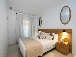 2 bedrooms, iron/ironing board, travel cot, WiFi