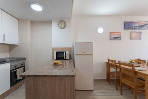 Fridge, coffee/tea maker, cookware/dishes/utensils