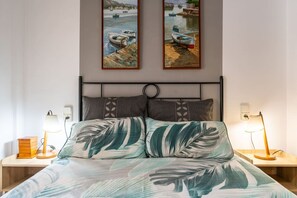 2 bedrooms, desk, iron/ironing board, travel crib - Honolulu (6pax) Cozy | Warm | Wifi | Parking | Parking (Salou)