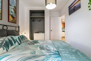 2 bedrooms, desk, iron/ironing board, travel cot - Honolulu (6pax) Cozy | Warm | Wifi | Parking | Parking (Salou)